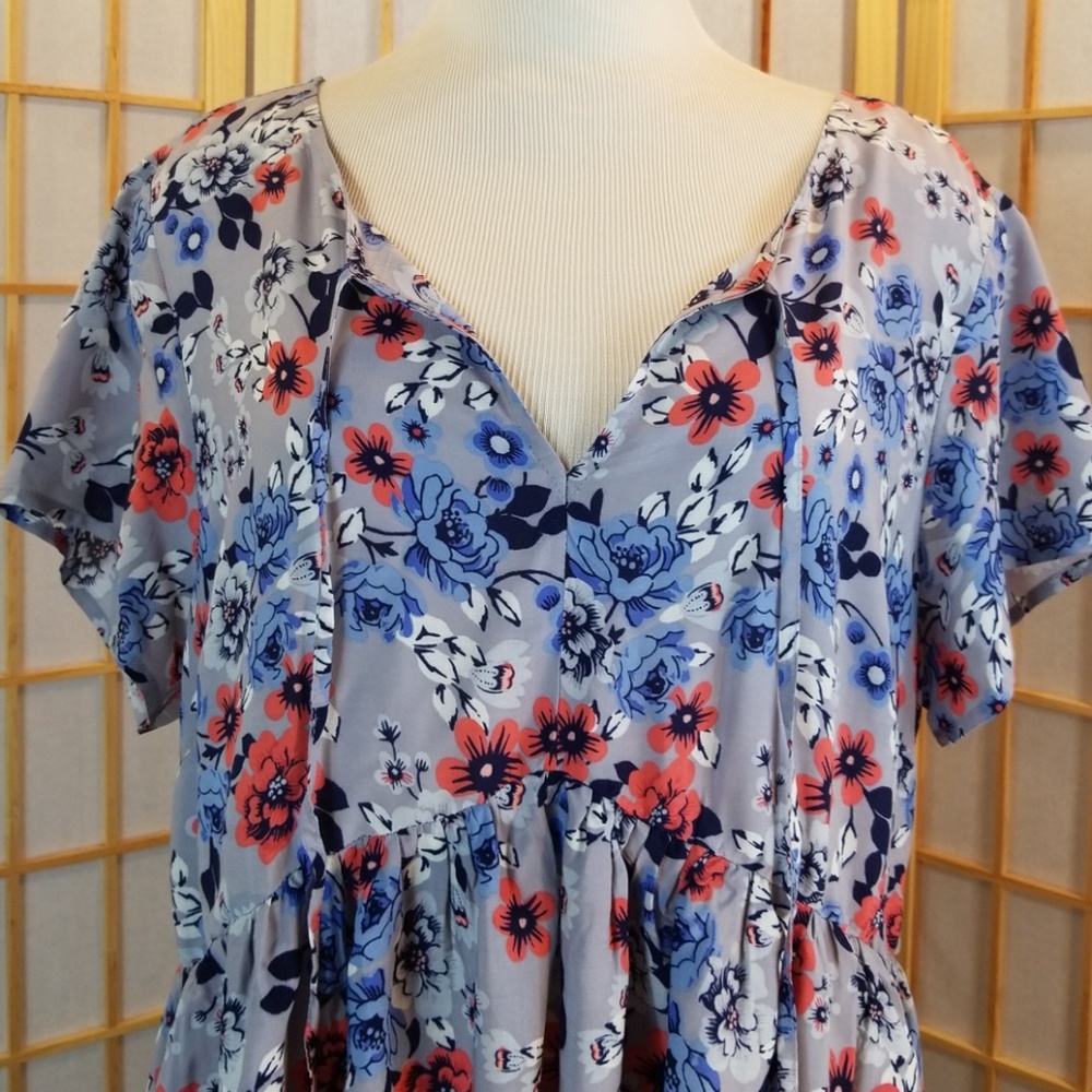 NWT Torrid Women 0 Floral Blouse Babydoll Tie Neck Flowy Top - Picture 3 of 15